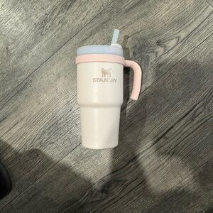 Stanley Cream Tumbler with Pink Handle and Blue Lid